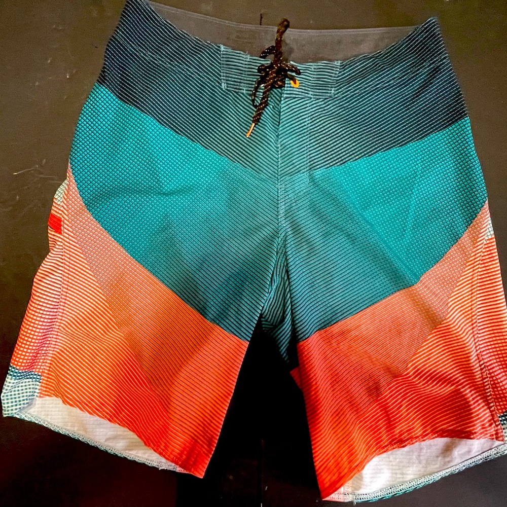 Billabong Size 34 - Surf Trunks